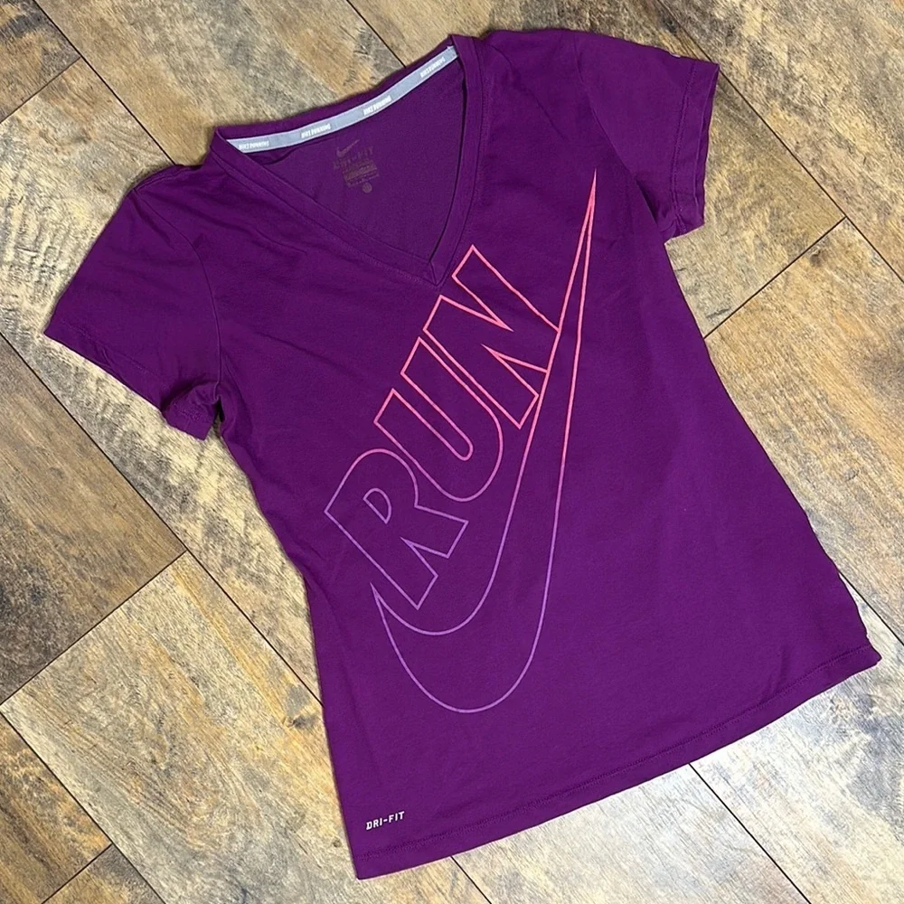 NIKE Ladies Dri-Fit Graphic Fitted Short Sleeve Tee, Size M